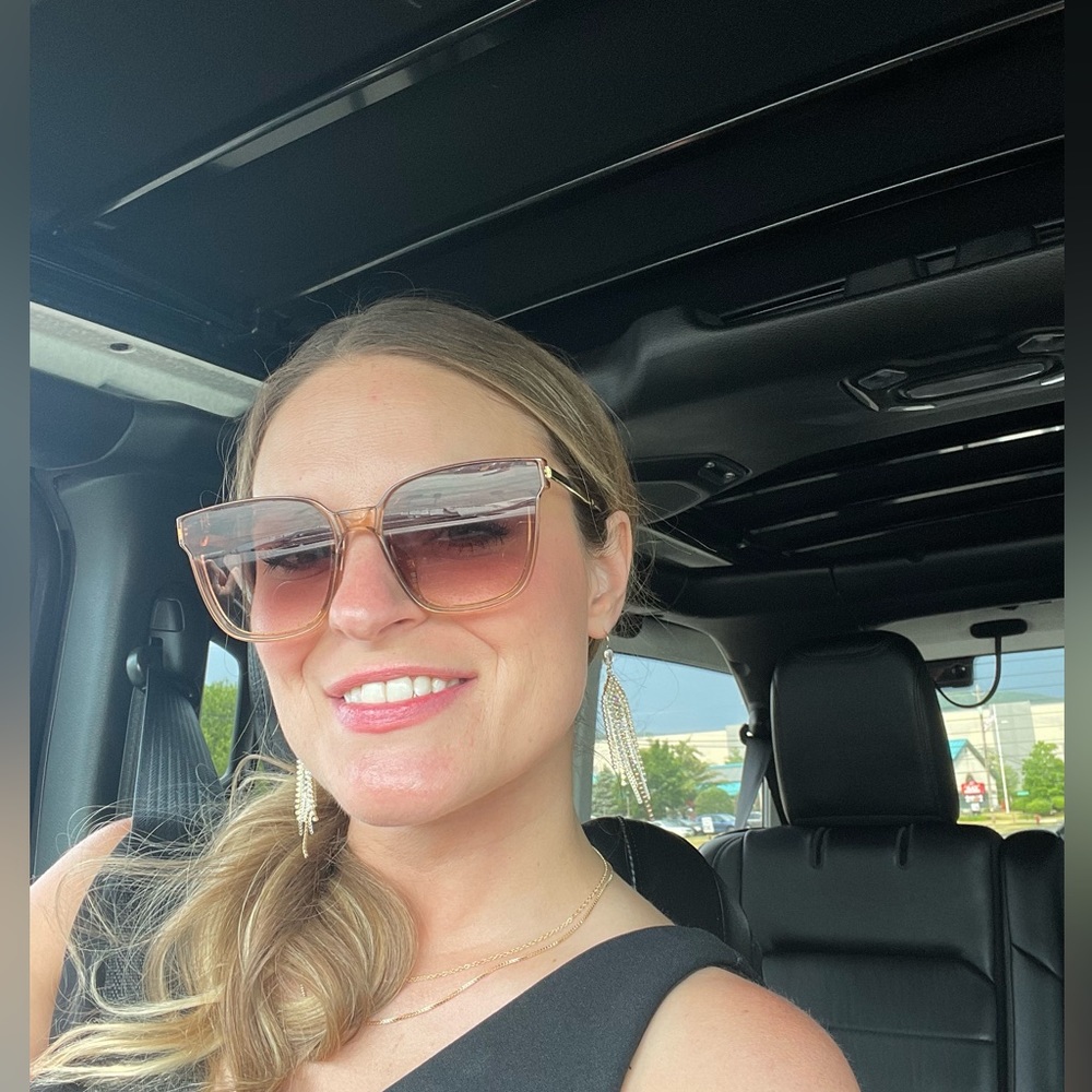 Meet your Posher, Lynn anne